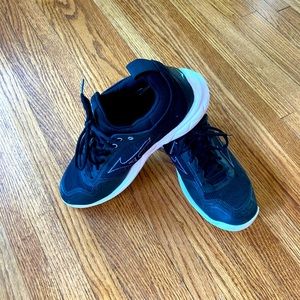 Women’s Mizuno Energy 2 Wave Luminous volleyball shoes